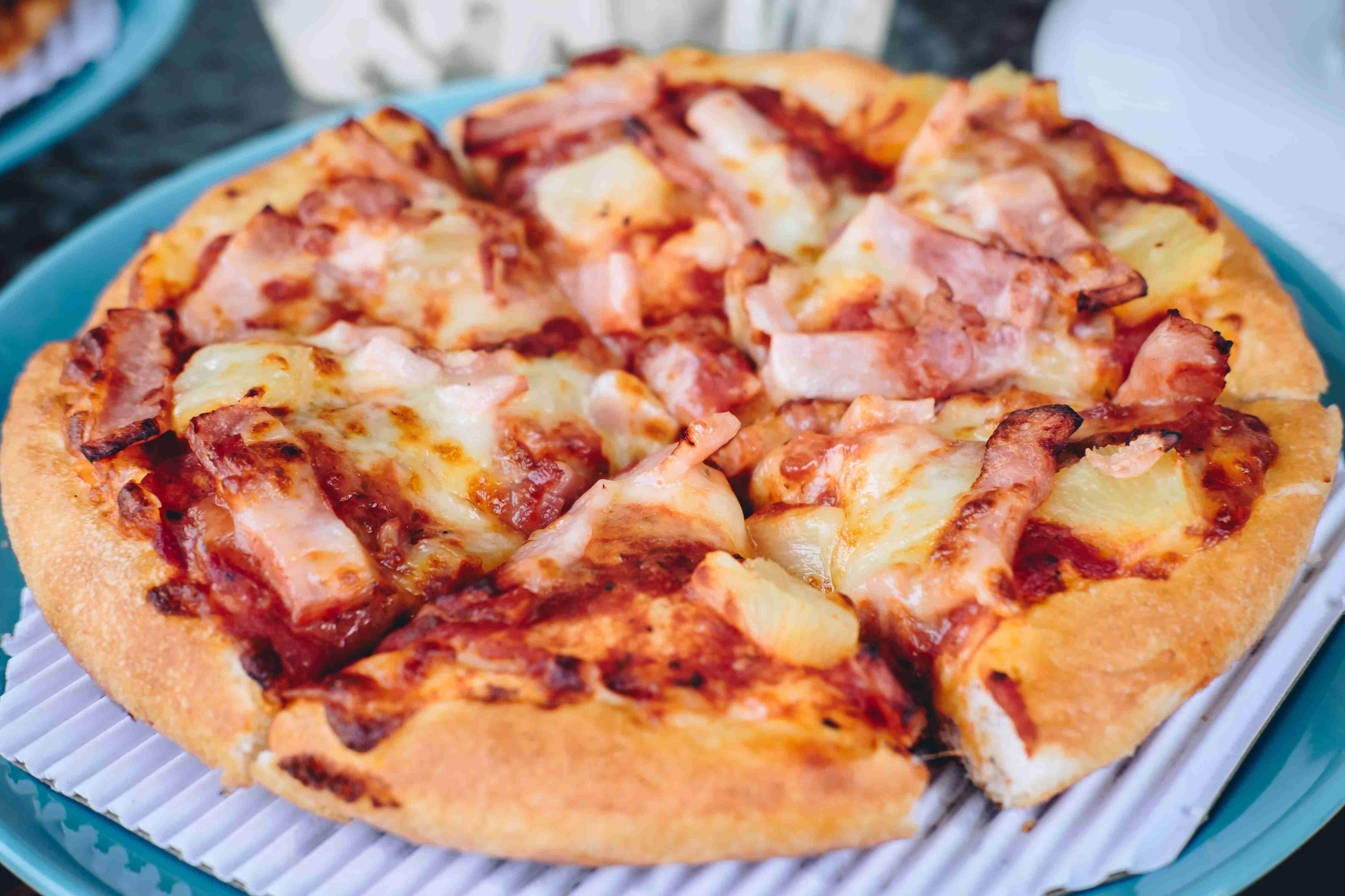 Pizza Hawaii mit Curry